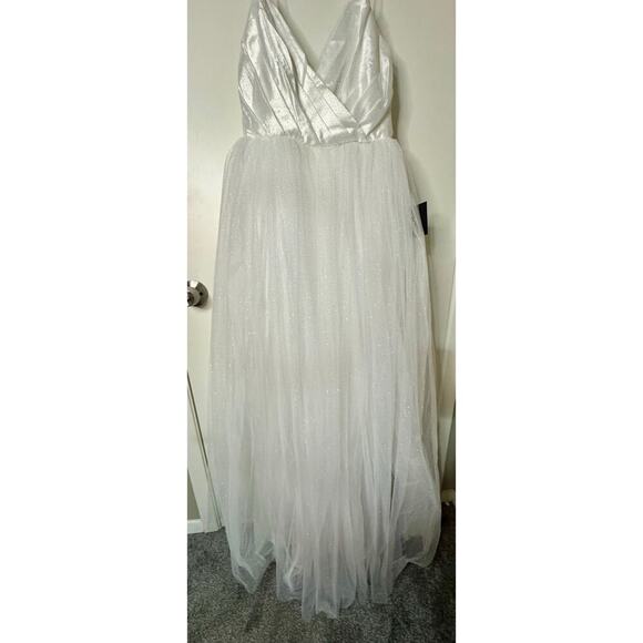 Lulus white formal dress with silver sparkles Size Small - Picture 1 of 3